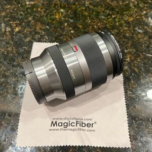 Sony SEL 18-200 mm OSS lens